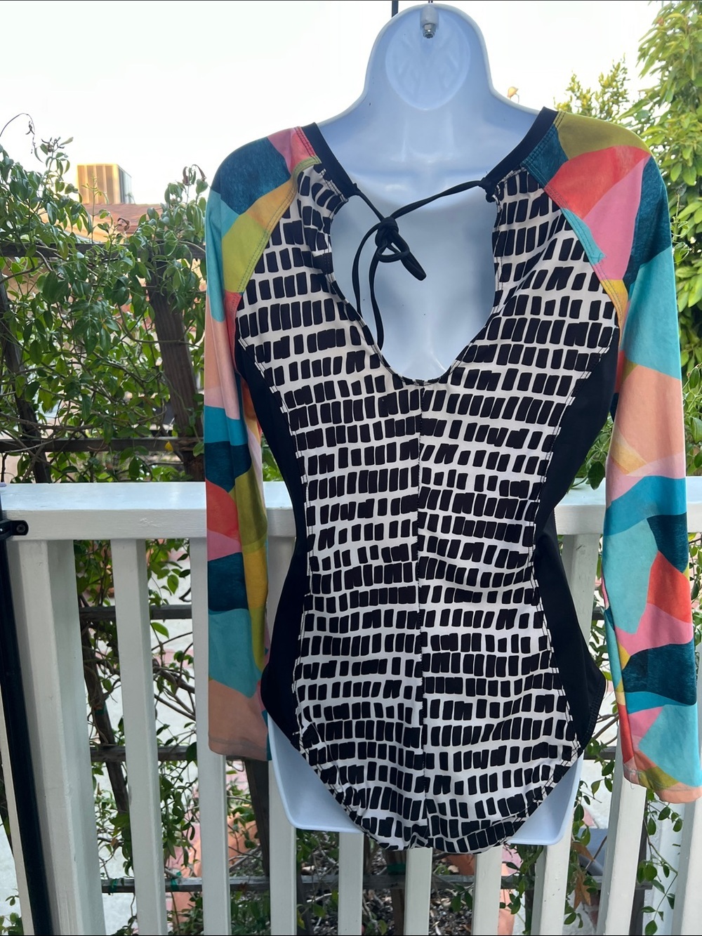 Colorblock Long Sleeve Swimsuit with Tie Neck “Tittle Nine” Size Large - Picture 2 of 11